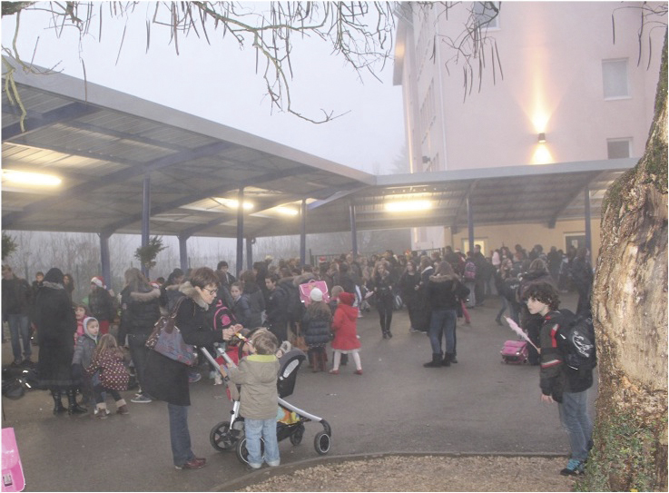 Dans la cour du Collège Jeanne d'Arc Ensemble scolaire Rosaire Jeanne d'Arc