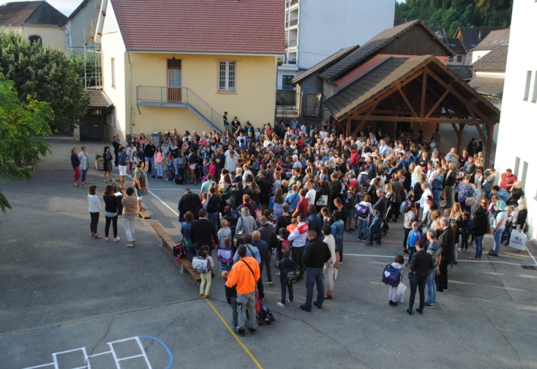 Les élèves de Jeanne d'Arc font leur rentrée Ensemble scolaire Rosaire Jeanne d'Arc